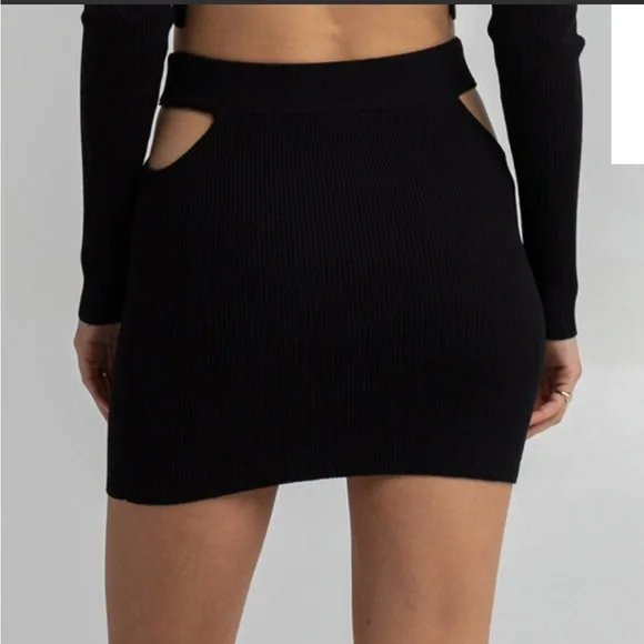 Black Ribbed Knit Skirt - Picture 4 of 5